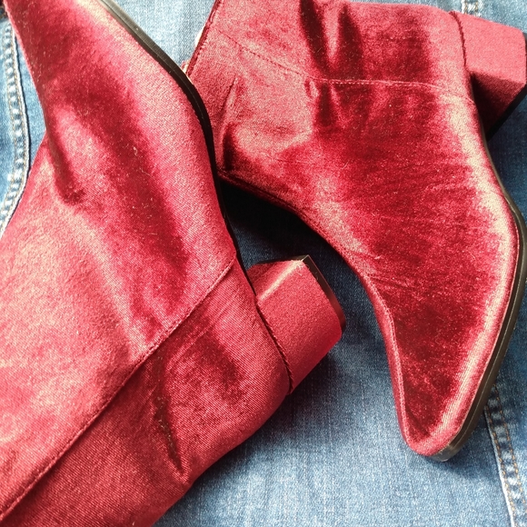 Chinese Laundry Velvet Florentine Boots - Picture 9 of 15